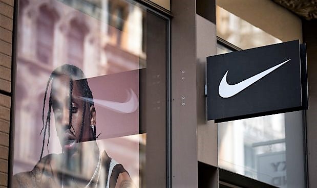Ue multa Nike: 12,5 milioni di euro per aver limitato vendite merchandise squadre calcio