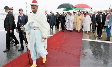 Il Papa è arrivato in Marocco, l'aereo atterrato a Rabat
