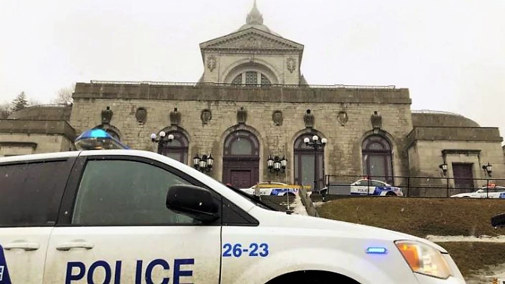 Prete pugnalato durante messa a Montreal