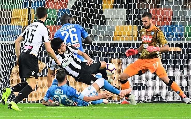 Napoli segna, soffre poi stende l’Udinese