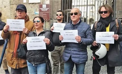 Napoli, sit-in per Ospedale Incurabili e la Farmacia: salviamoli