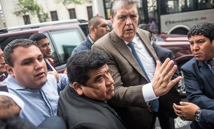 Perù, morto ex presidente Garcia: si è sparato prima dell'arresto