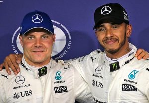 Valtteri Bottas (s) e Lewis Hamilton