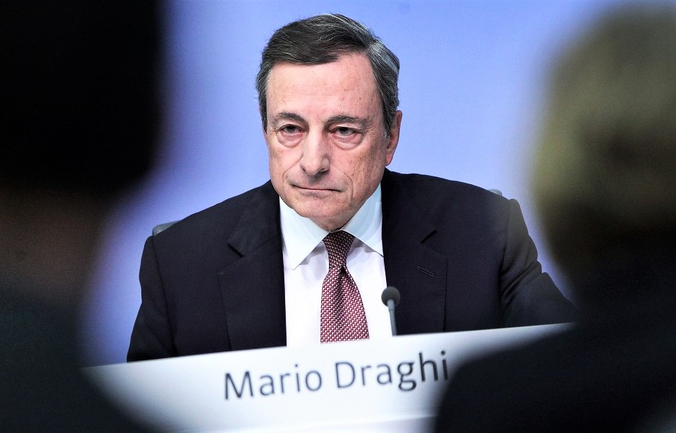 Draghi taglia tassi e riavvia Qe. E Trump torna ad attaccare la Federal Reserve