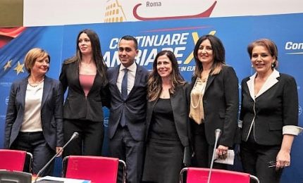 Pure i 5 stelle hanno le loro "veline", Di Maio come Renzi: 5 donne capolista alle Europee