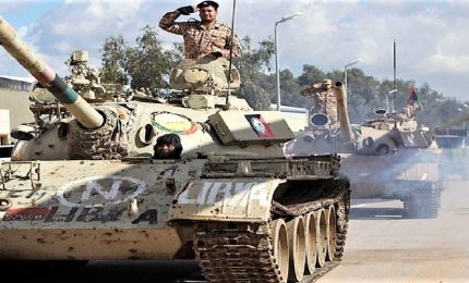 L'esercito di Haftar punta su Tripoli, ancora scontri. Conferenza Onu a rischio