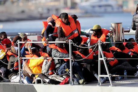 Migranti Ocean Viking in 5 paesi, 58 a carico della Cei