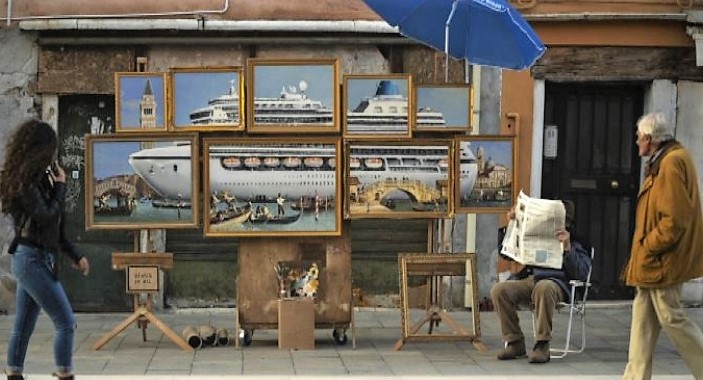 Banksy espone in incognito a Venezia e i vigili lo mandano via