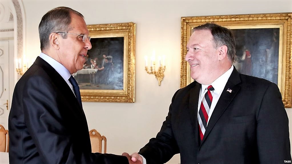 Il ministro degli Esteri russo, Serghei Lavrov, e il segretario di Stato americano, Mike Pomeo