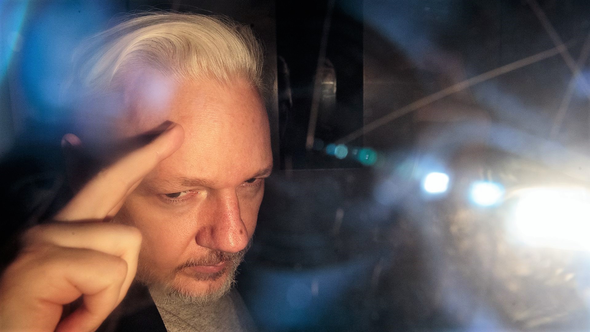 Assange travolto da 17 capi di accusa, rischia 170 anni