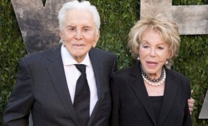 Kirk Douglas e Anne Buydens festeggiano 65 anni di matrimonio