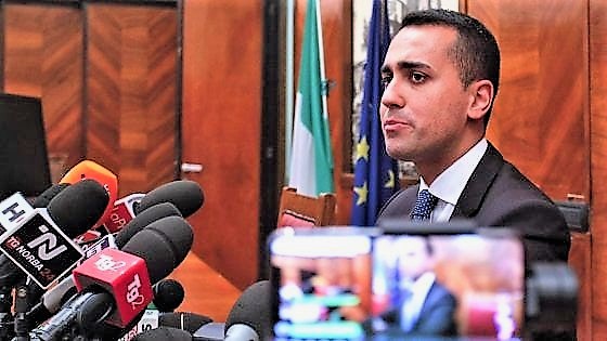 M5s insiste su conflitto interessi. Ma scatta timore di una controffensiva su Rousseau