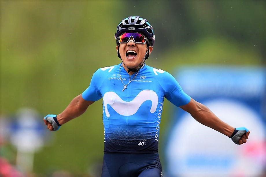 Giro d’Italia, Carapaz vince a Courmayeur ed è in rosa