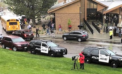 Sparatoria a scuola Denver, morto uno degli studenti feriti