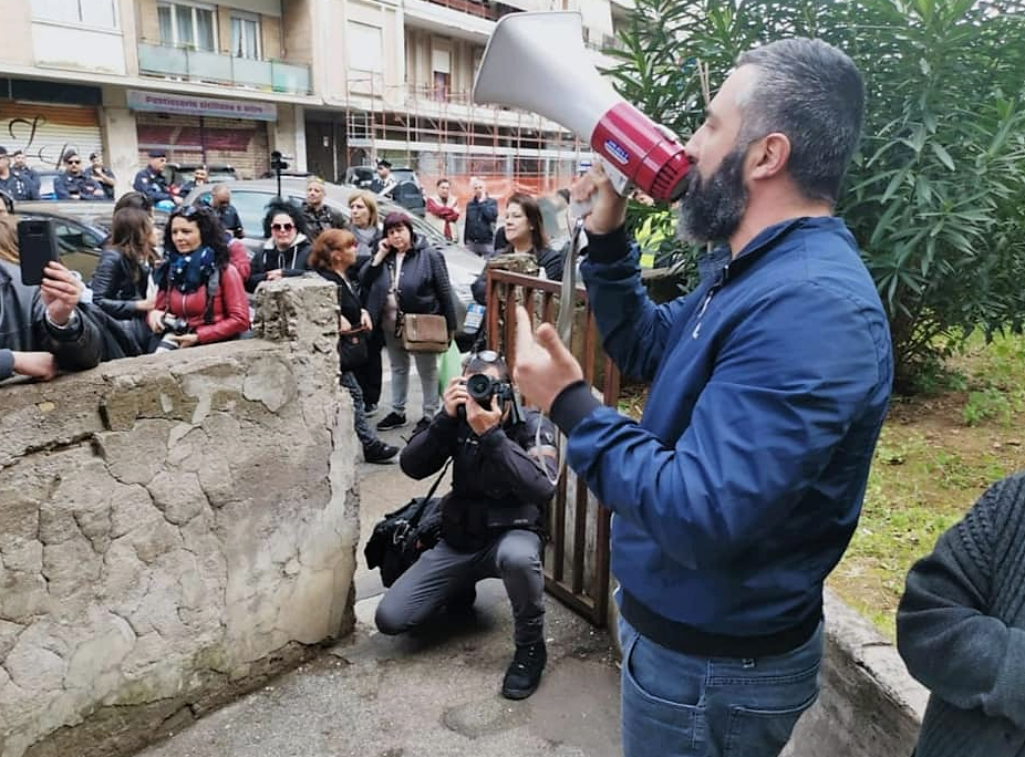 A Casal Bruciato Casapound contro i rom assegnatari case