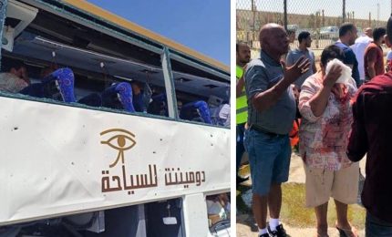 Bomba contro bus turisti vicino alla piramidi, 17 feriti