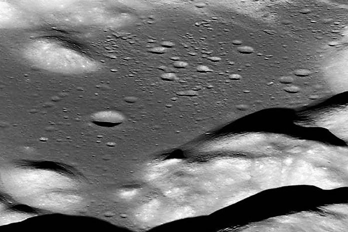 la Luna si sta restringendo. Gli scienziati: “Questo ci porta a tornare sul satellite”