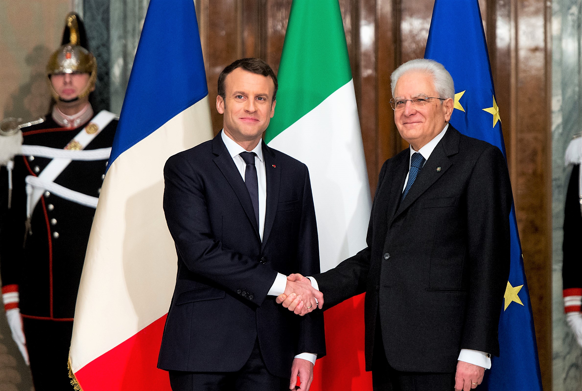 Mattarella a Notre-Dame poi con Macron per far ripartire dialogo