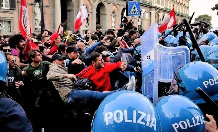 Salvini a Napoli, scontri tra forze dell'ordine e centri sociali