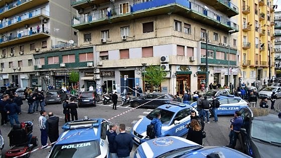 Agguato tra la folla a Napoli, grave una bimba di 4 anni