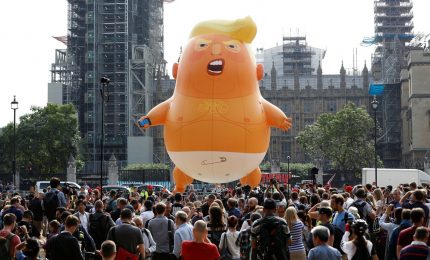 Il baby Trump gonfiabile per protestare contro il presidente Usa