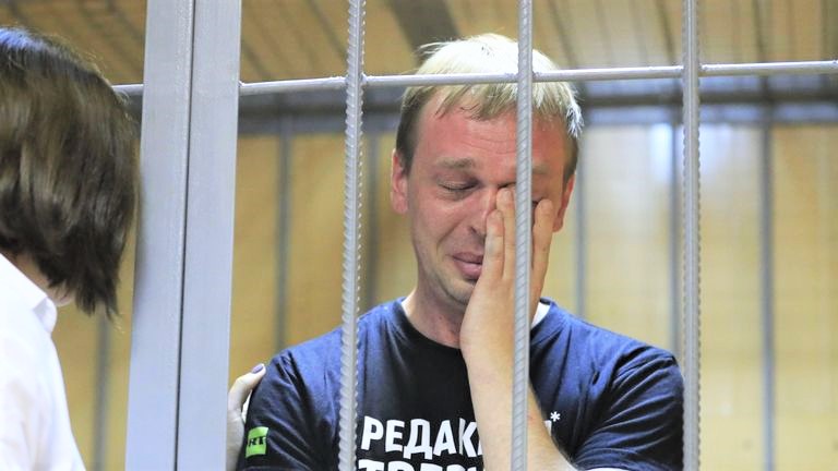 ‘Siamo Golunov’, l’arresto del reporter indigna i russi. Pressing sul Cremlino