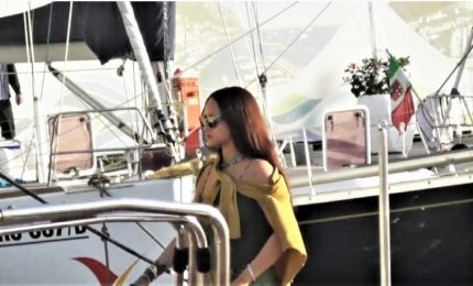 Rihanna sbarca a Capri con il mega yacht, il gossip si scatena