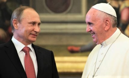 Papa Francesco riceverà Putin in Vaticano. Cremlino: non in considerazione possibilità invito al papa