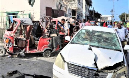 Autobomba vicino al parlamento a Mogadiscio, 8 morti