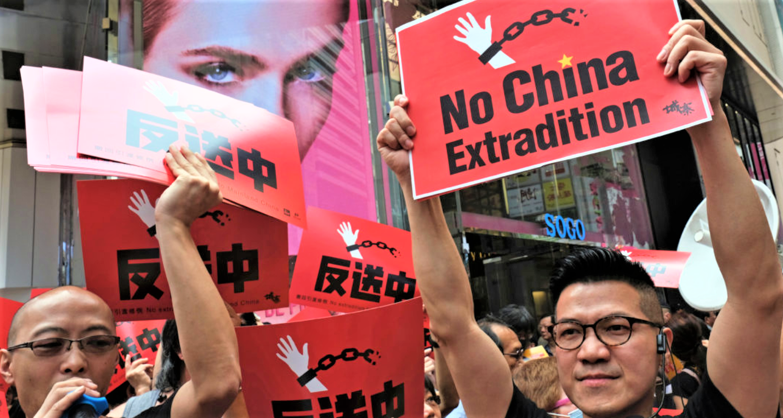 A Hong Kong la più grande manifestazione da riconsegna a Cina, un milione in piazza