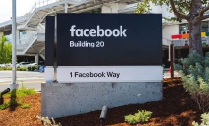 La Silicon Valley nel mirino delle autorità americane, affondano Google e Facebook
