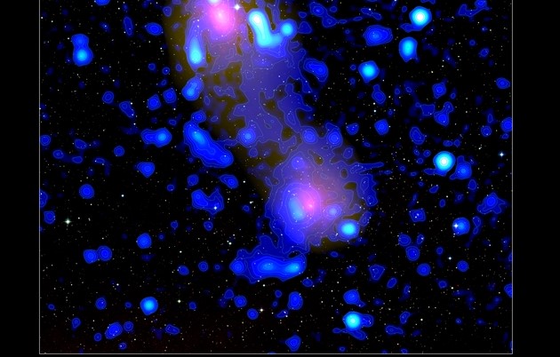 L`”aurora cosmica” che unisce due ammassi di galassie