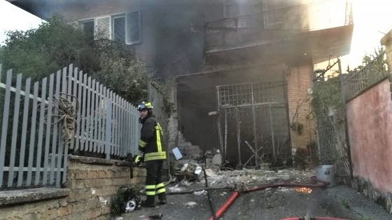 Esplode villa a Roma per fuga gas bombola, muore anziano