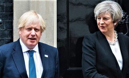 May s'è dimessa da leader Tory, rimarrà premier fino a luglio. Johnson in pole