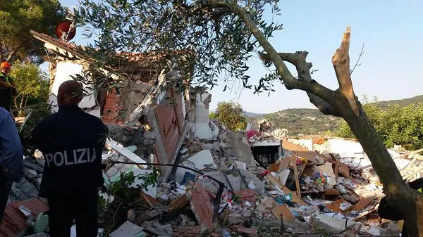 Esplode una palazzina all'isola d'Elba, due morti e tre feriti