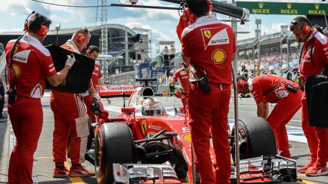Pole di Hamilton, disastro Ferrari. Il britannico: “E’ incredibile”