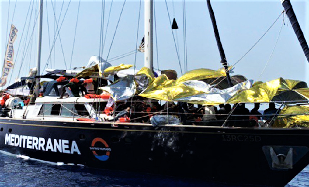 Alex attracca a Lampedusa, Salvini non autorizza sbarco