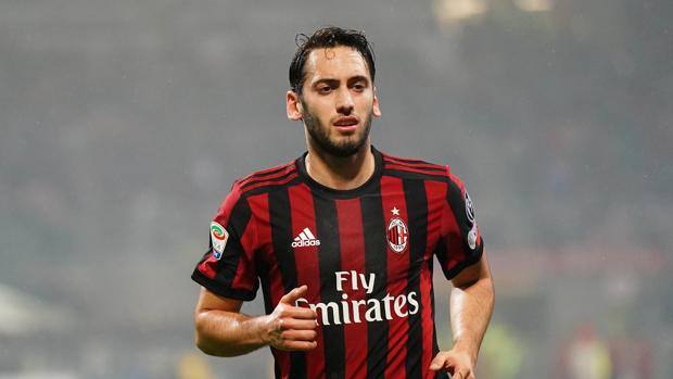 Calhanoglu stende Brescia, primo hurrà Giampaolo