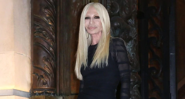 “Gaffe” Versace su Hong Kong, chiede scusa anche Donatella