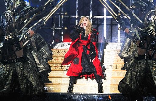 Catering italiano e festa in maschera per i 61 anni di Madonna