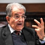 Prodi scuote il Pd: senza identità non si vince più. E avverte Schlein: la sinistra rischia l’irrilevanza