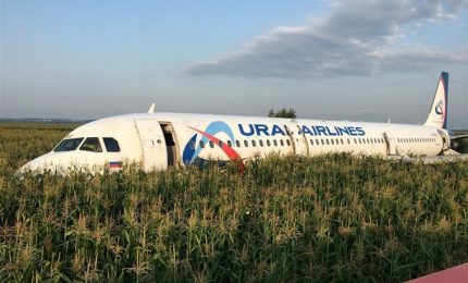 Atterraggio emergenza a Mosca, 23 feriti su aereo russo