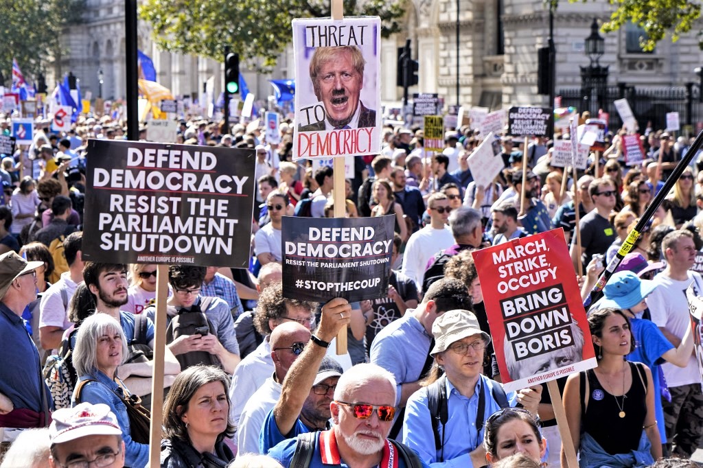 Brexit, decine migliaia in cortei contro sospensione Parlamento. Sassoli, accordo raggiunto è migliore possibile