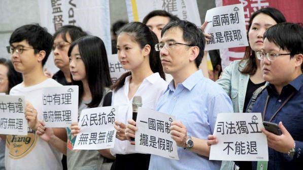 Hong Kong, altri tre giorni di protesta. Ambasciatore Cina: “Usa non giochino col fuoco”