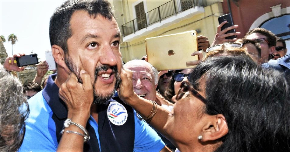 Salvini, ora alle urne. Ed è scontro con Conte. Lega pronta a portare in piazza militanti “con forconi”