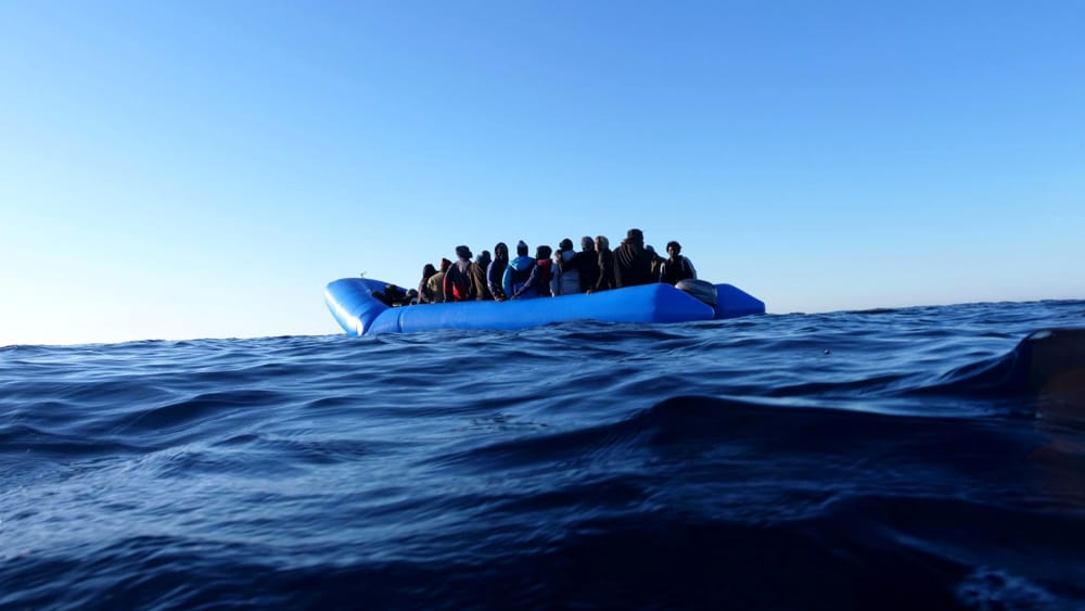 Soccorsi i 67 migranti sulla barca in avaria, verso Lampedusa