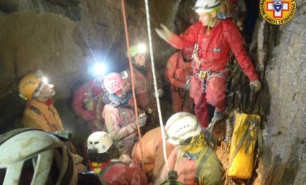 Concluso con successo recupero speleologo bloccato in grotta