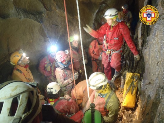 Concluso con successo recupero speleologo bloccato in grotta