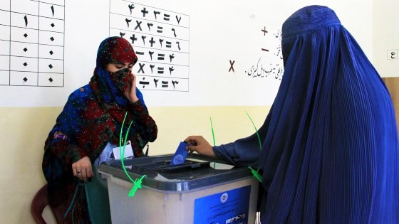 L’Afghanistan al voto tra violenze, paura e corruzione. Il presidente Ashraf Ghani cerca un secondo mandato