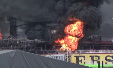 Petroliera in fiamme in Sud Corea, 18 feriti